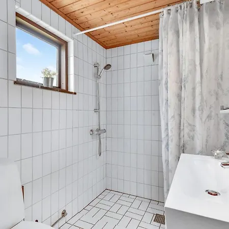 2 Bedroom Lovely In Hvide Sande *